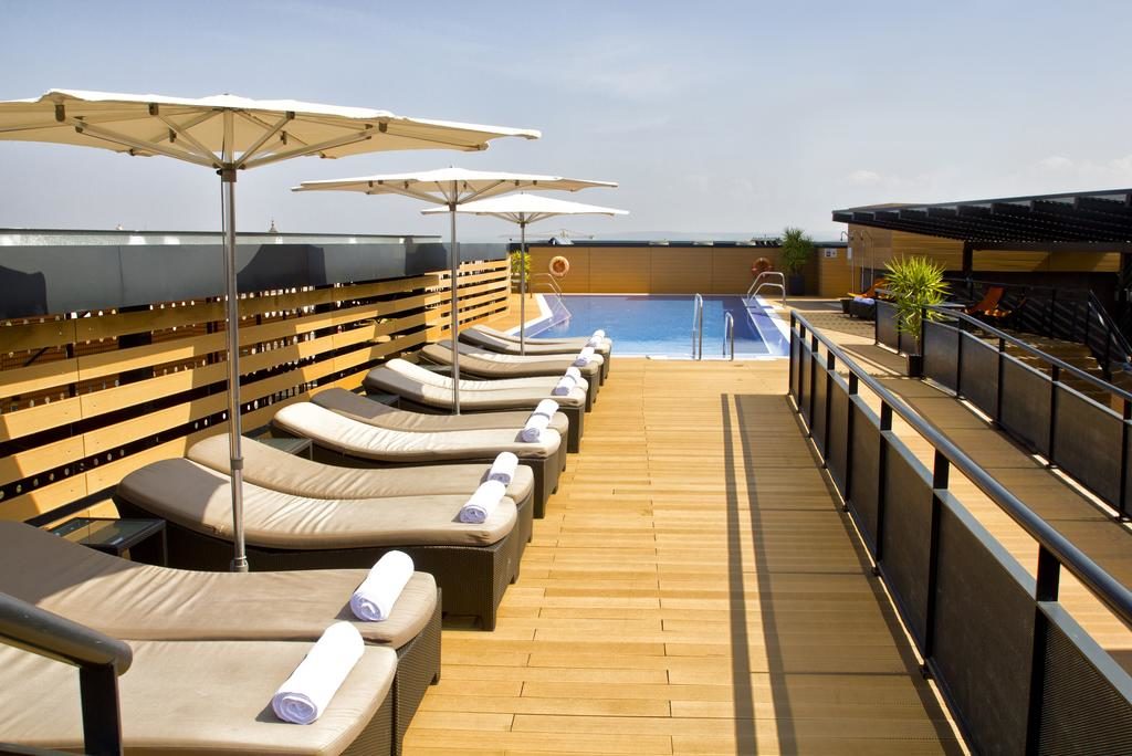 eurostar-palace-cordoba-tumbonas