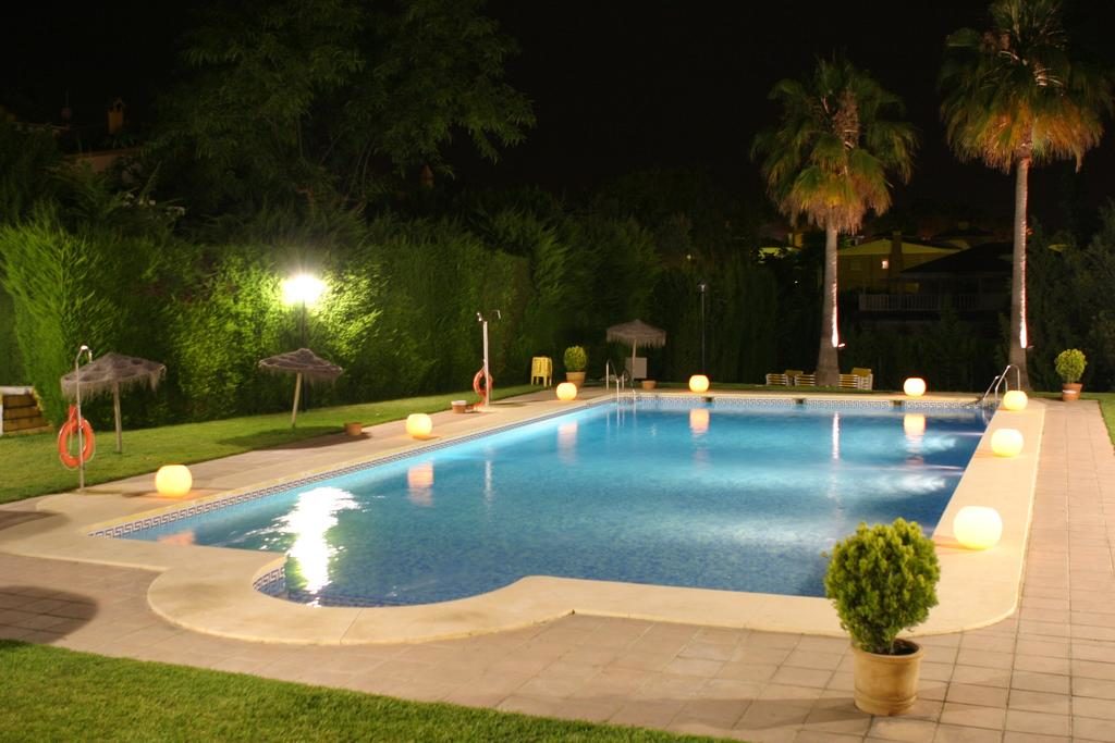 hotel-las-adelfas-cordoba-piscina