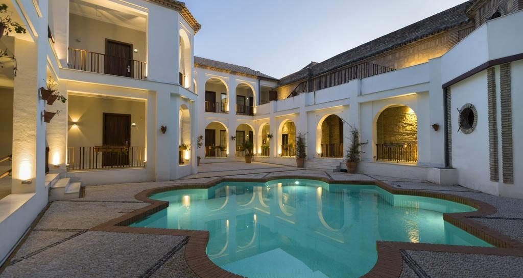 hotel-nh-amistad-cordoba-piscina