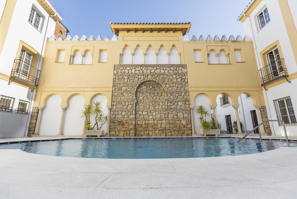 macias-alfaros-hotel-piscina